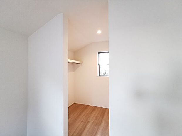 階　寝室8帖　ウォークインクローゼット