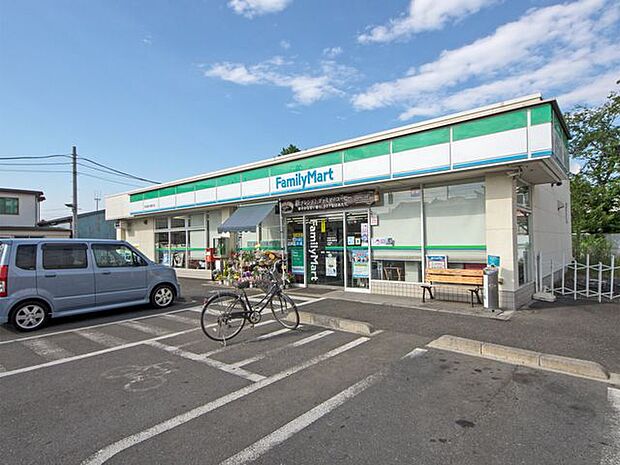 ファミリーマート狭山富士見通り店 徒歩9分。 670m