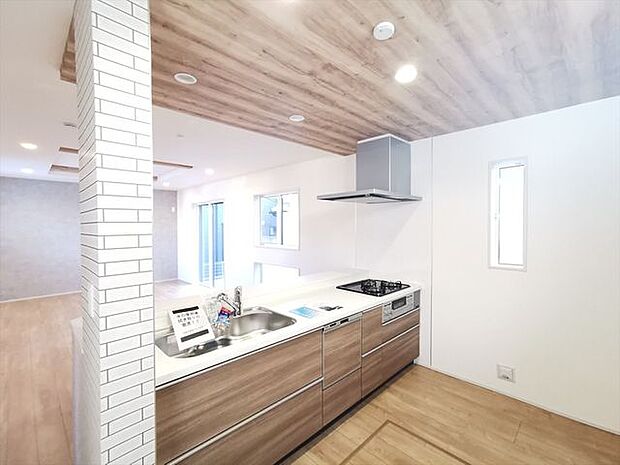 キッチンお洒落な雰囲気を演出するポップアップ天井