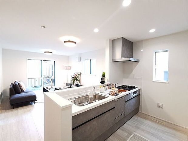 忙しいママ・パパに嬉しい食洗機付き！