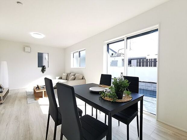 洋室5.5帖　北東側収納