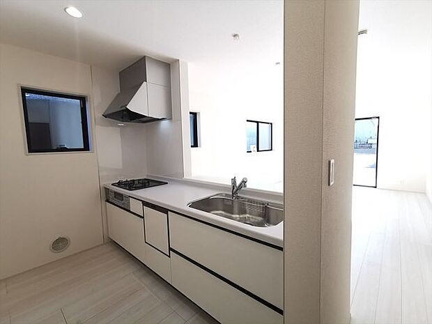 キッチン対面キッチンを採用しているので、自然と家族とのコミュニケーションも増え、お料理中も寂しくありません！