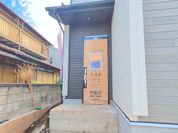 便利な玄関カードキーが導入された玄関。鍵を探す手間が省けます