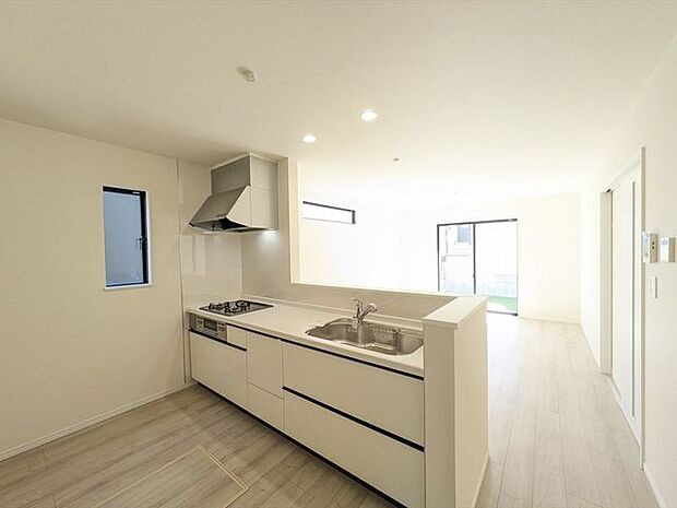 対面キッチンを採用しているので、自然と家族とのコミュニケーションも増え、お料理中も寂しくありません!