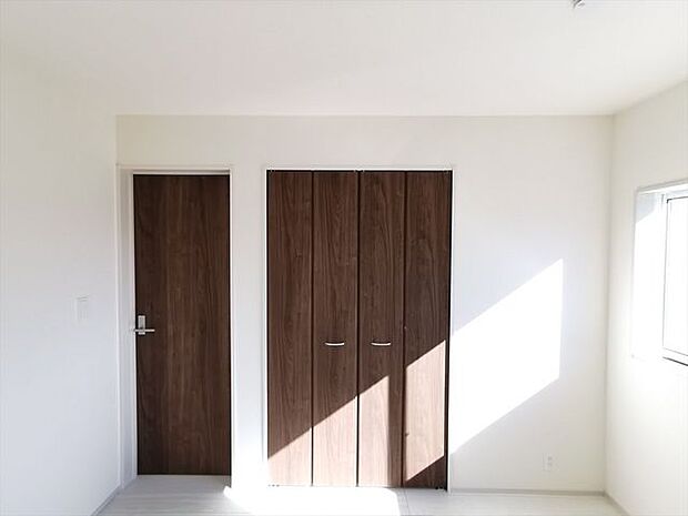 2階洋室5.25帖収納