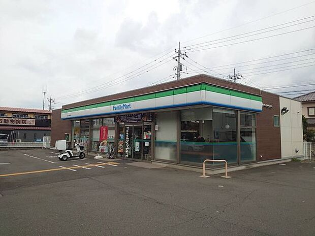 ファミリーマート狭山けやき通り店 徒歩4分。 270m