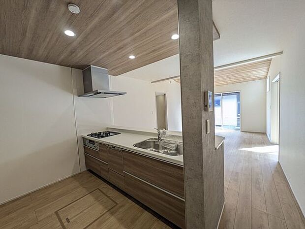 対面キッチンを採用しているので、自然と家族とのコミュニケーションも増え、お料理中も寂しくありません!