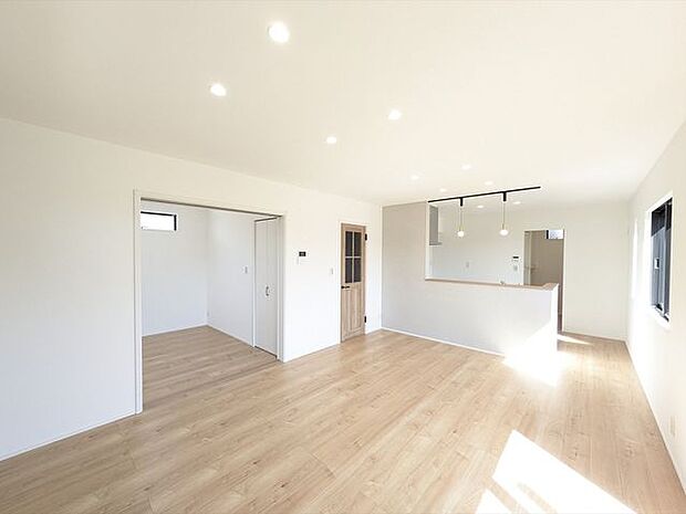 LDK+隣接洋室、間仕切りわ開放すれば計20.5帖のおもてなしスペースとしてもご活用頂けて便利です。