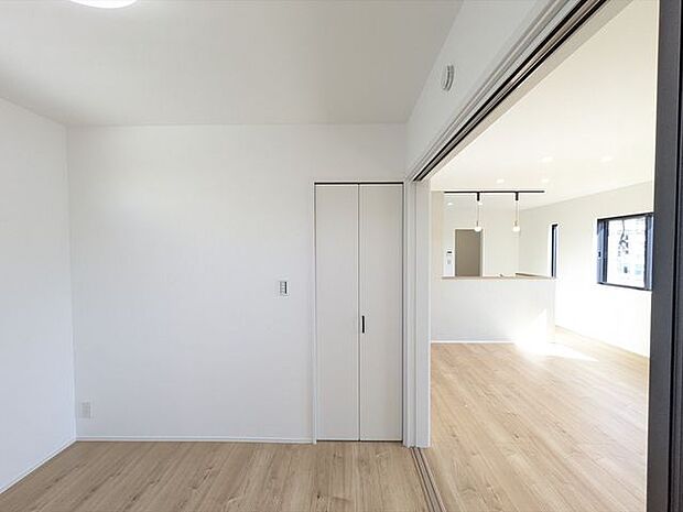 1階洋室4.5帖収納