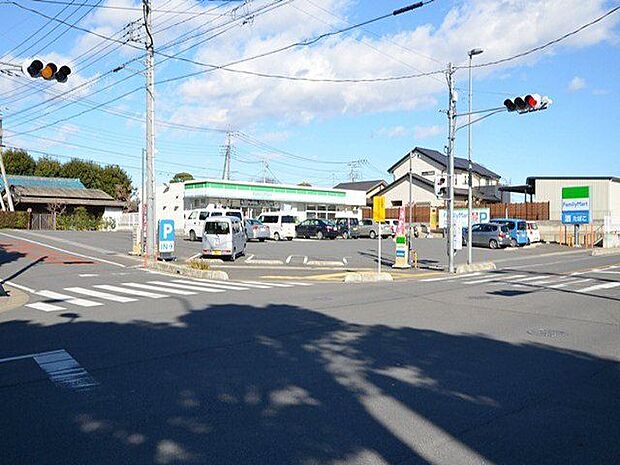 ファミリーマート川越南大塚店 徒歩7分。 520m