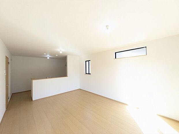 リビング対面キッチンを採用した16帖のLDK。