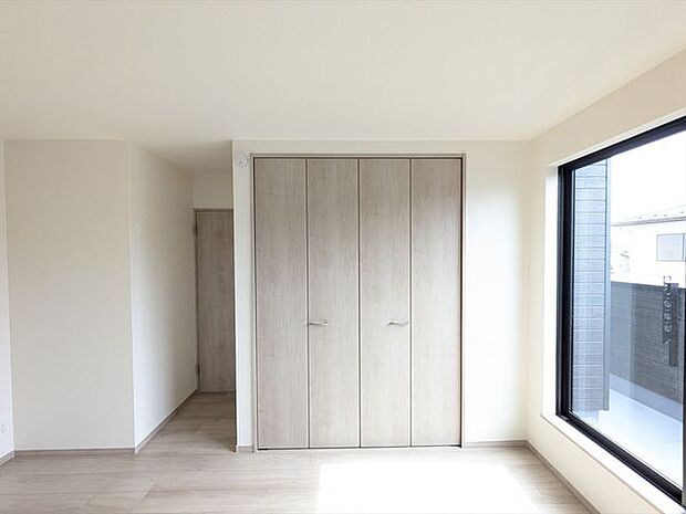 洋室7.25帖収納たっぷりの収納スペースで快適に暮らせそう