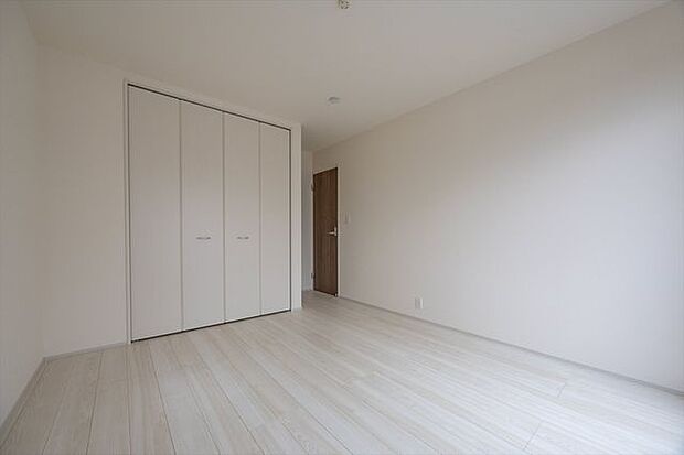 たっぷり収納できるクローゼット付き