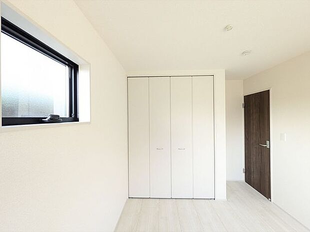 南西洋室 5.2帖収納