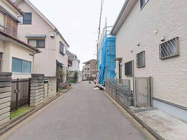 前面道路を含む外観