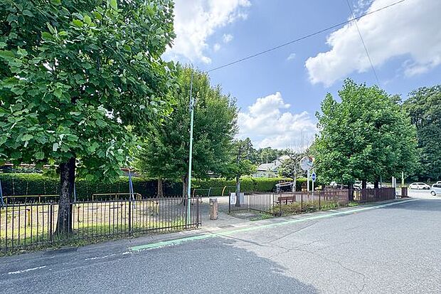 春日第三公園 徒歩22分。 1760m