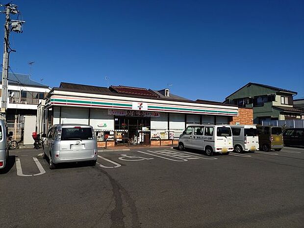 セブンイレブン狭山中央2丁目店 徒歩4分。 300m