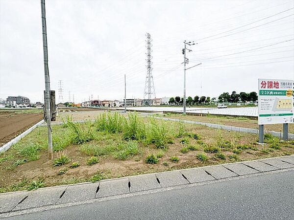 綺麗な整形地　用途多彩な広い道路面の土地33坪
