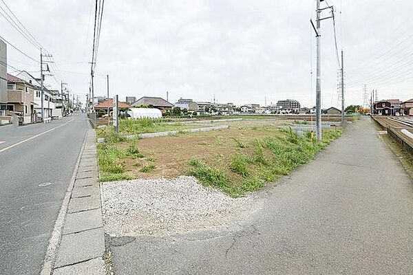 綺麗な整形地　用途多彩な広い道路面の土地33坪