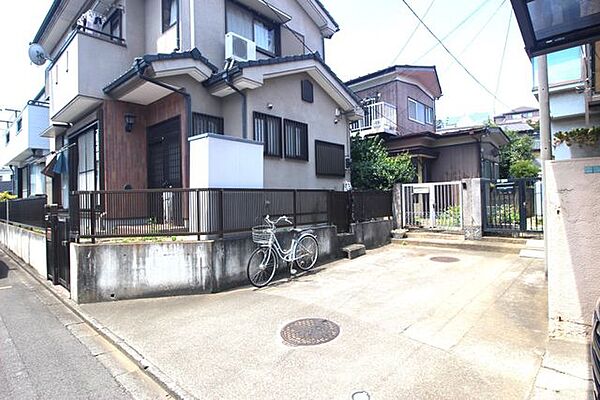 小中学校が近く子育て世帯にも嬉しい住環境です。