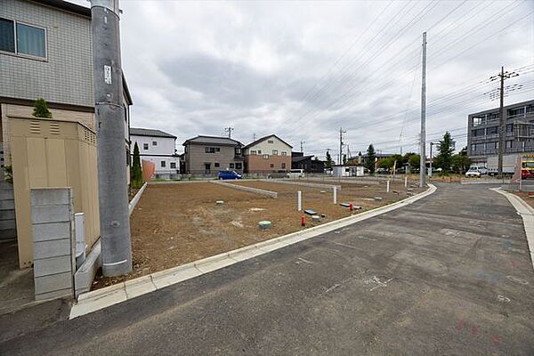 O区画 前面道路を含む土地写真