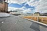 外観：前面道路から撮影