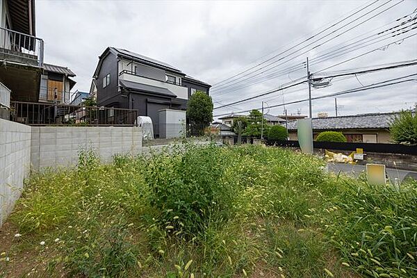 これからの住まいづくりを想像できる土地写真。