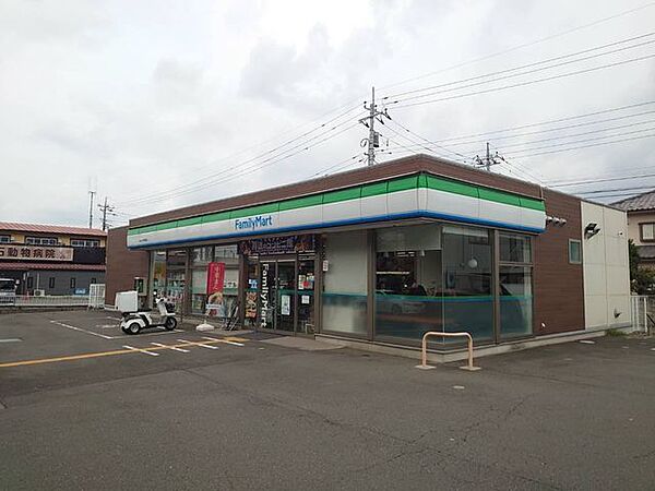 ファミリーマート狭山けやき通り店 徒歩3分。 190m