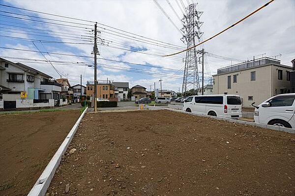 敷地の広さを感じられる開放的な土地写真