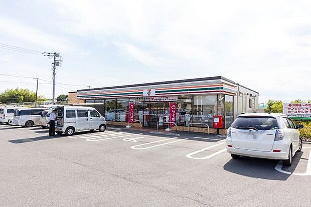 セブンイレブン狭山柏原店 徒歩9分。 680m