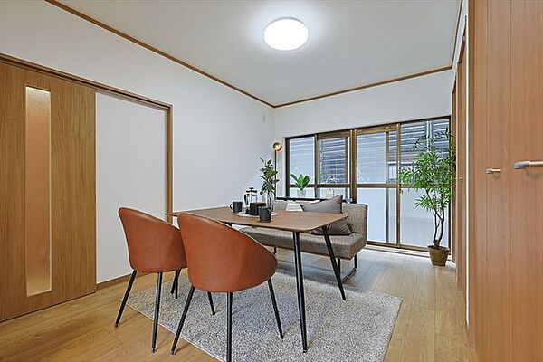11帖のLDK。室内リフォーム済みです。