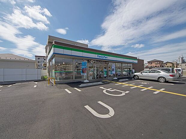 ファミリーマート狭山祇園店 徒歩10分。 780m