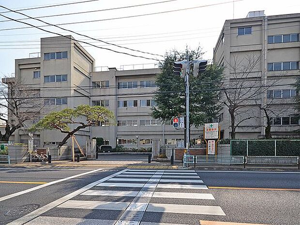 川越市立霞ケ関中学校 徒歩10分。 800m