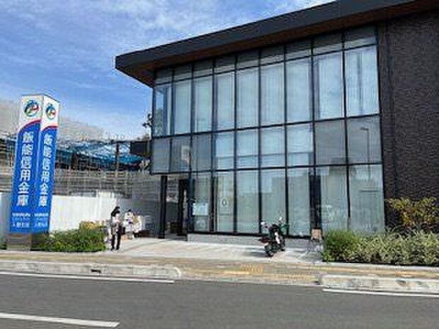 飯能信用金庫入曽支店 徒歩10分。 730m