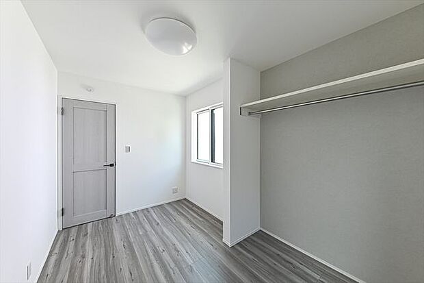 光と風が心地よい、未来を育む子ども部屋。オープンクローゼット仕様で解放感も演出