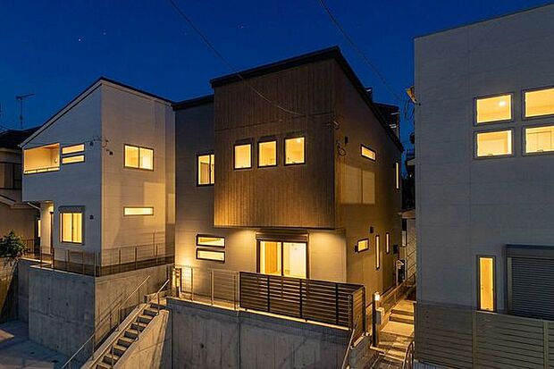 暖かく灯るマイホームが家族の帰りを待っています♪