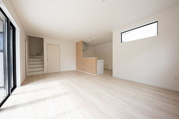 南×東×北の3面採光の明るく風通し良いLDK