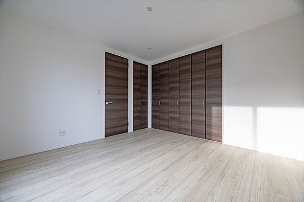 2F 洋室8帖 収納あり