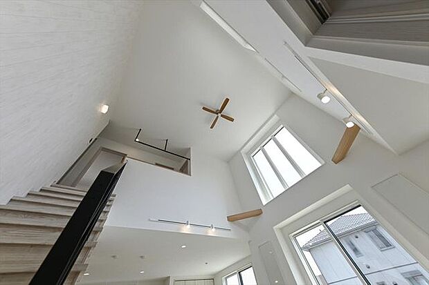 当社施工例/吹抜けを使った大解放空間も自由設計ならでは