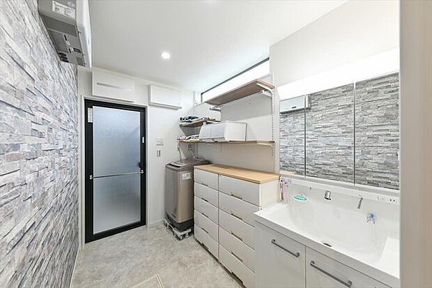 当社施工例/お客様の声でも取り入れる方が多い、ひろ〜い洗面脱衣室