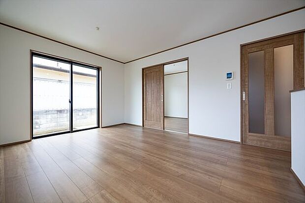 真南に向いた陽当たり良いリビング