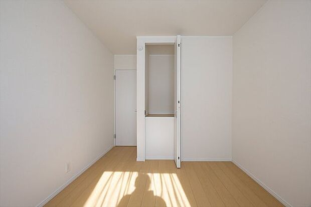 2F　洋室5.75帖　収納