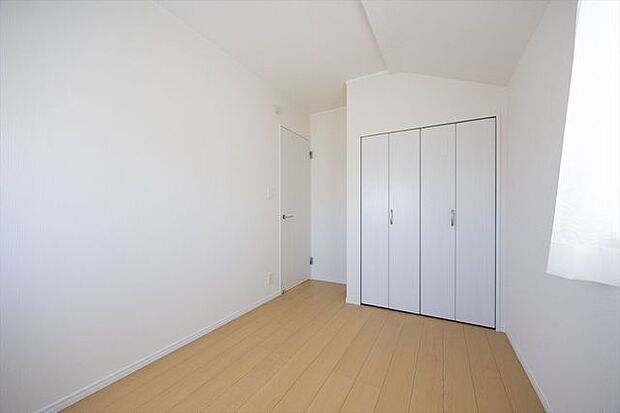 2F　洋室4.5帖　収納あり