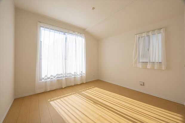 2F　洋室6.06帖　バルコニーに接したお部屋