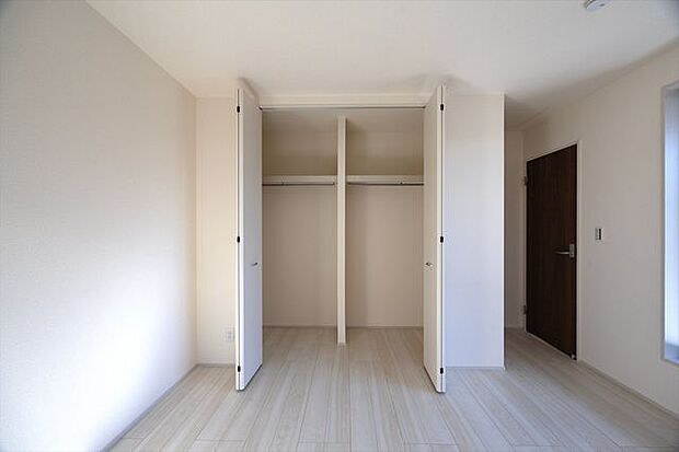 1F洋室　3.33帖　収納