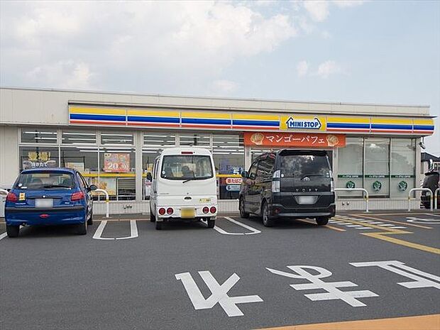 ミニストップ所沢上新井店 徒歩7分。 550m