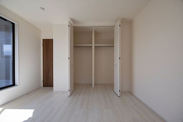 2F　洋室7.25帖　収納