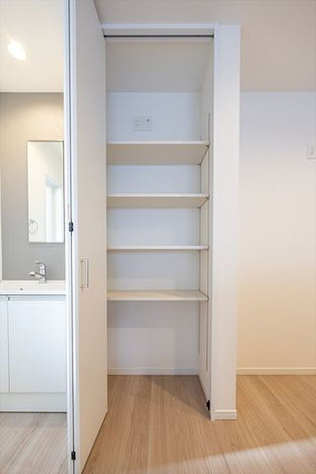 2F洗面台横の収納