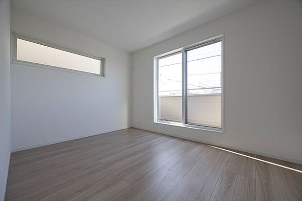 2F　洋室6.6帖　バルコニーからの採光あり