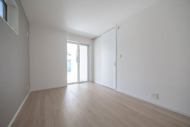 1F　洋室7.3帖　ガレージに接したお部屋